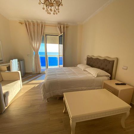 Hotel 3 Vellezerit Durrës Eksteriør billede