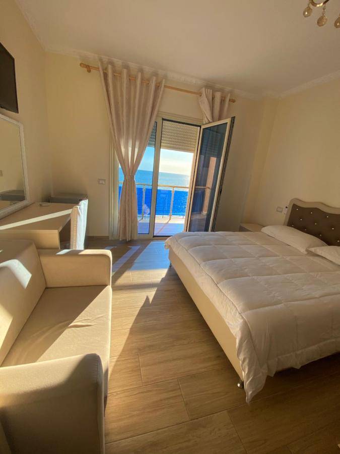 Hotel 3 Vellezerit Durrës Eksteriør billede