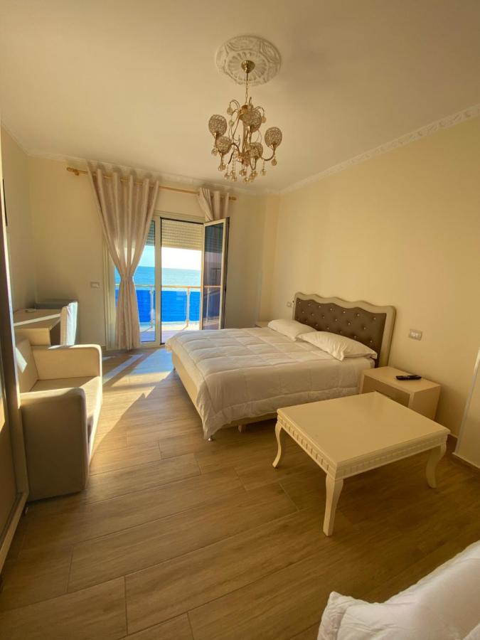 Hotel 3 Vellezerit Durrës Eksteriør billede
