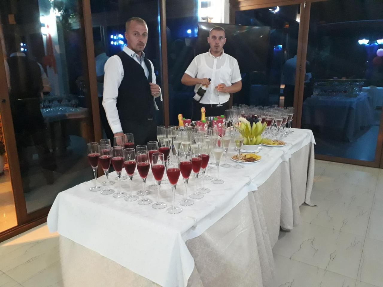 Hotel 3 Vellezerit Durrës Eksteriør billede