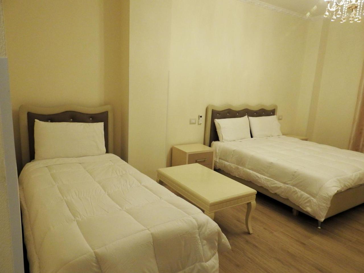 Hotel 3 Vellezerit Durrës Eksteriør billede