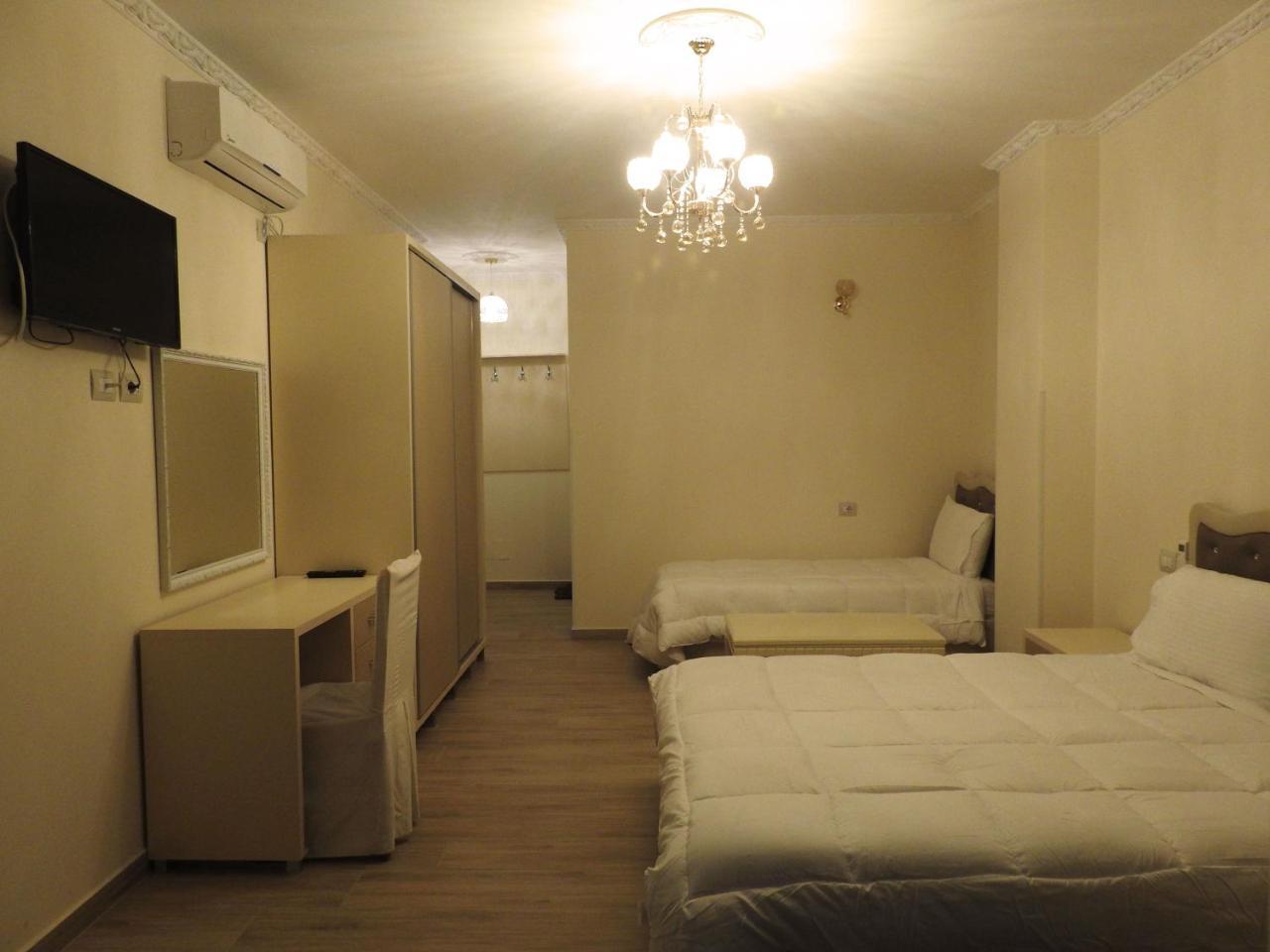 Hotel 3 Vellezerit Durrës Eksteriør billede