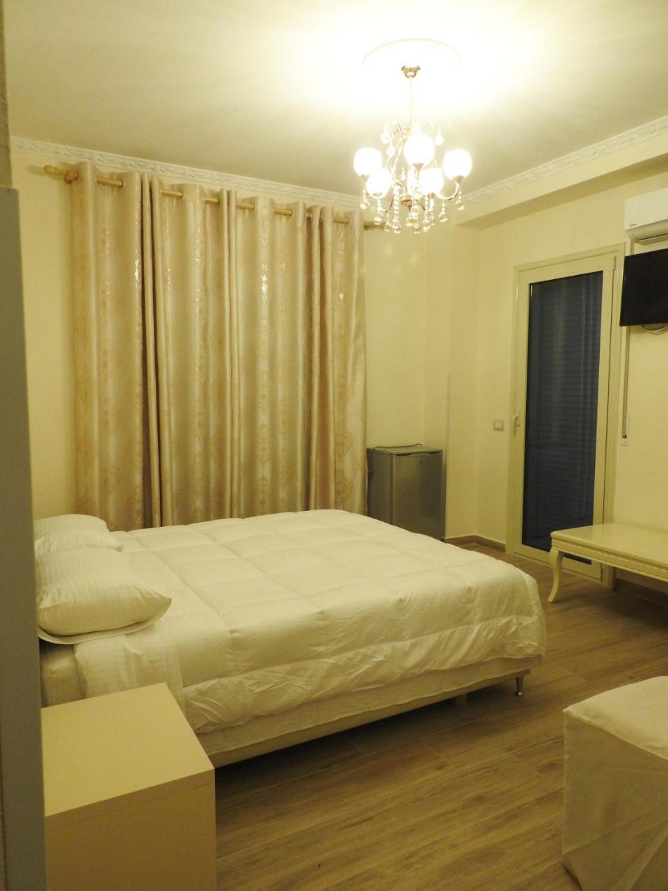 Hotel 3 Vellezerit Durrës Eksteriør billede