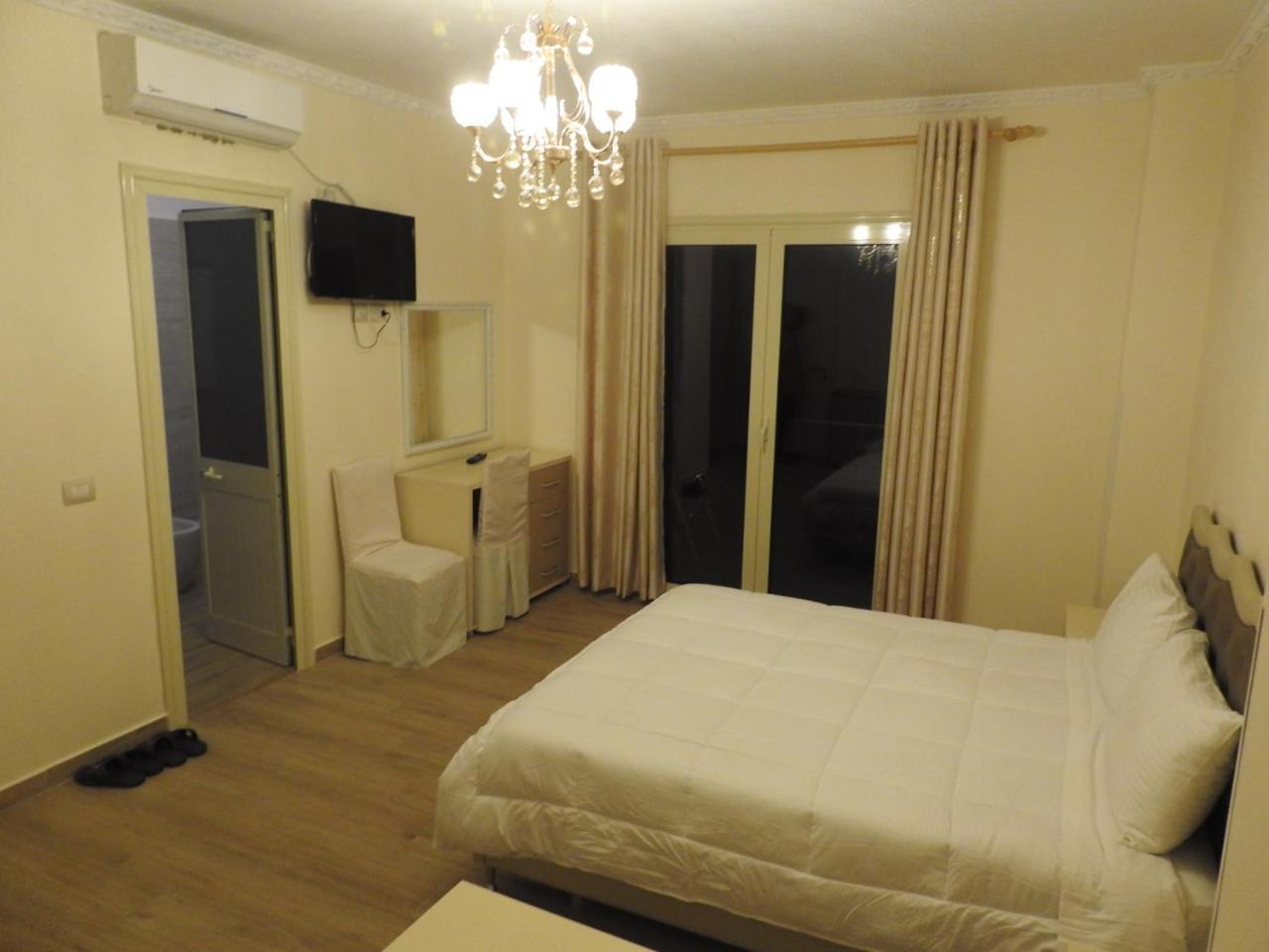 Hotel 3 Vellezerit Durrës Eksteriør billede