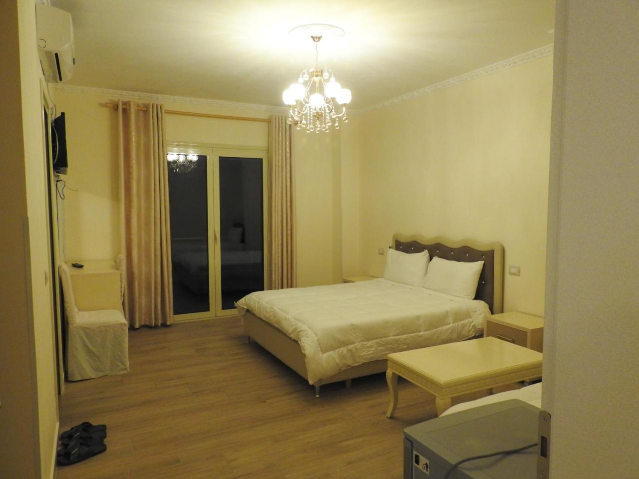 Hotel 3 Vellezerit Durrës Eksteriør billede