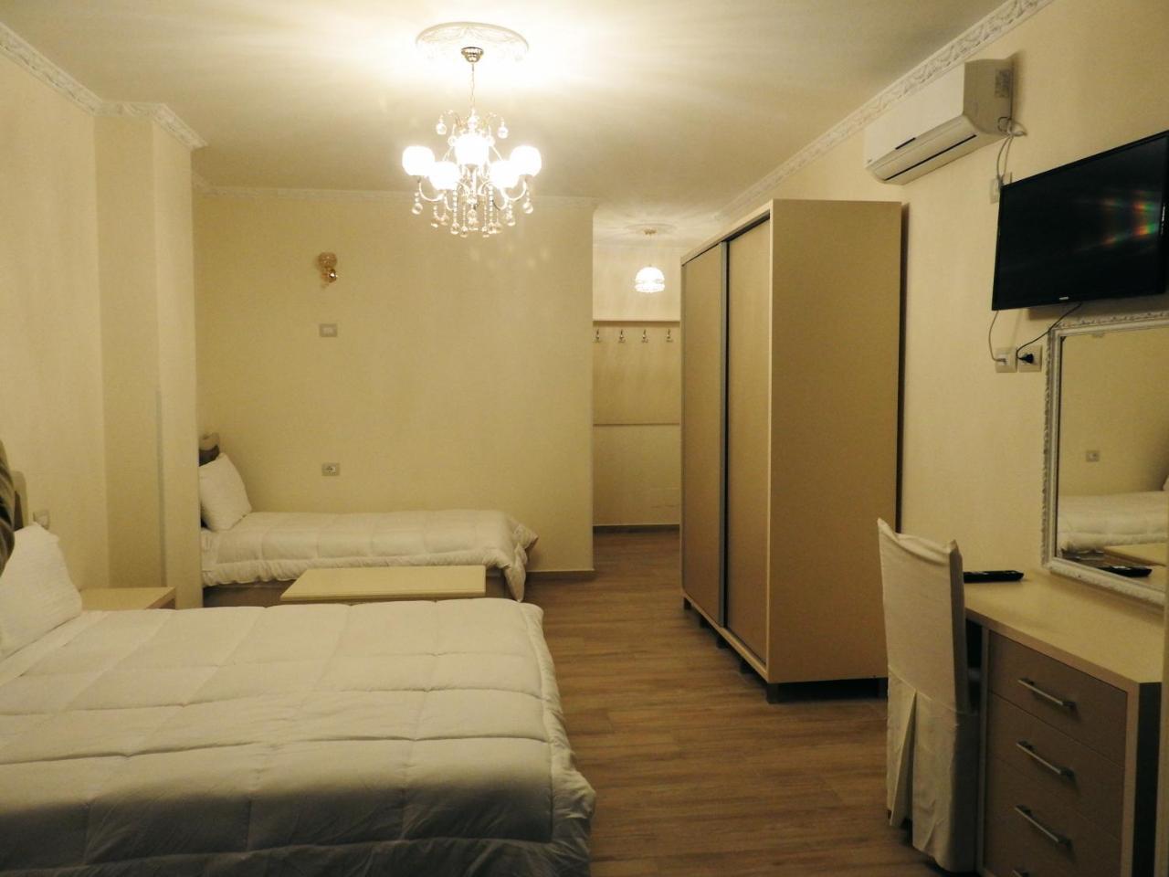 Hotel 3 Vellezerit Durrës Eksteriør billede