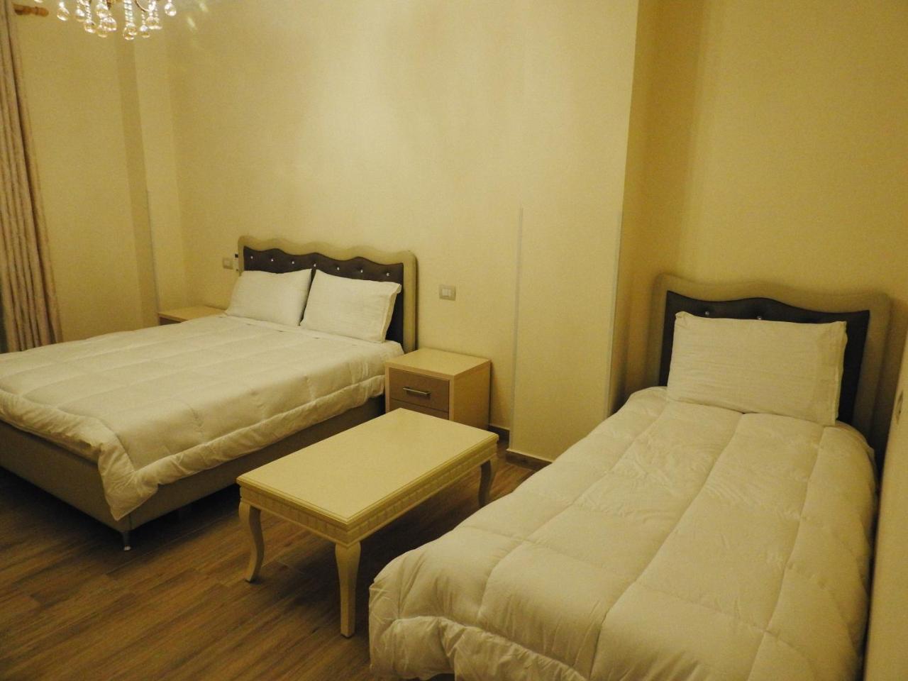 Hotel 3 Vellezerit Durrës Eksteriør billede