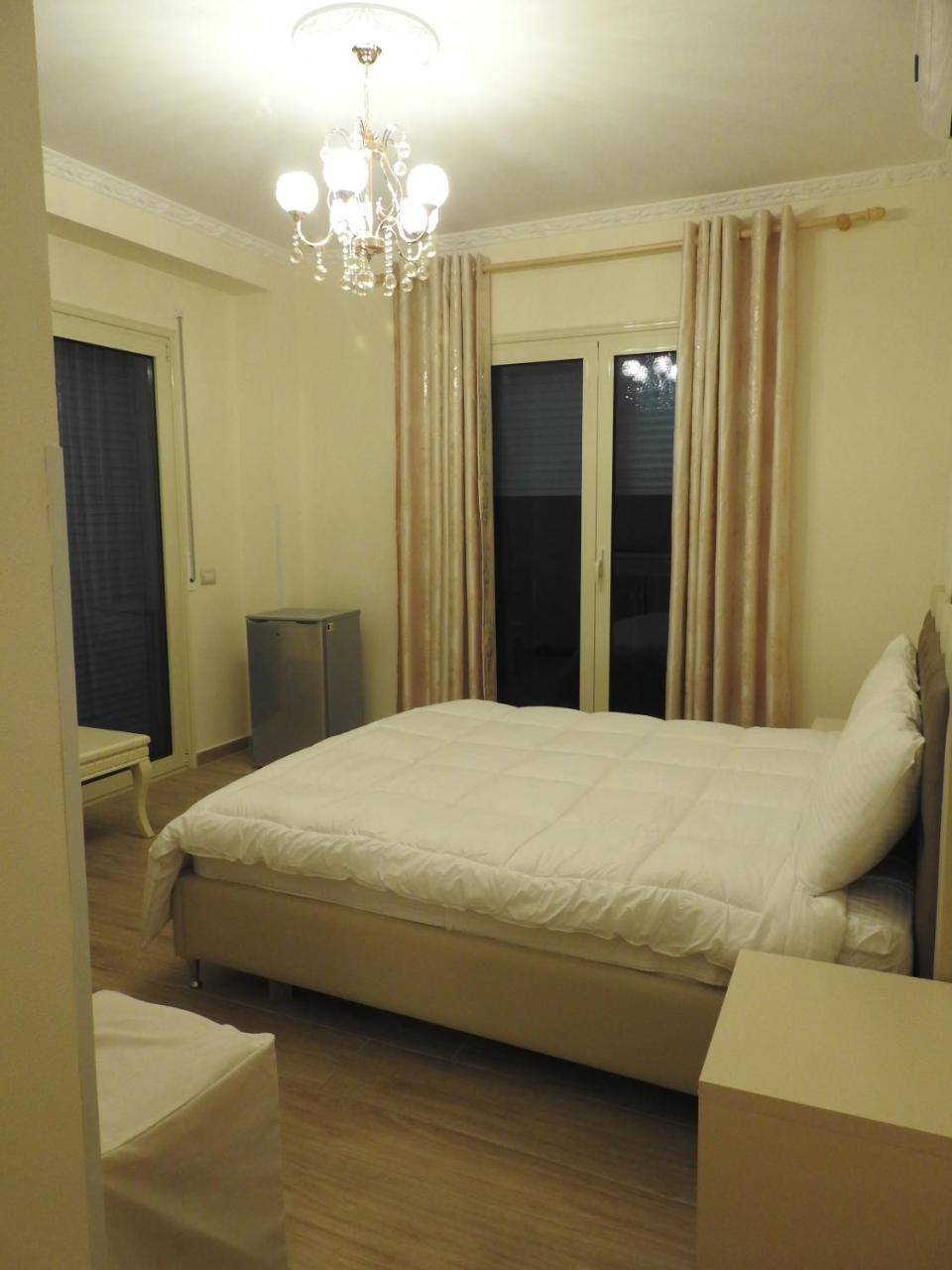 Hotel 3 Vellezerit Durrës Eksteriør billede
