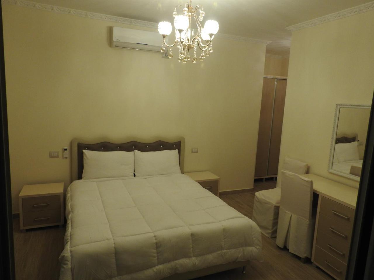 Hotel 3 Vellezerit Durrës Eksteriør billede