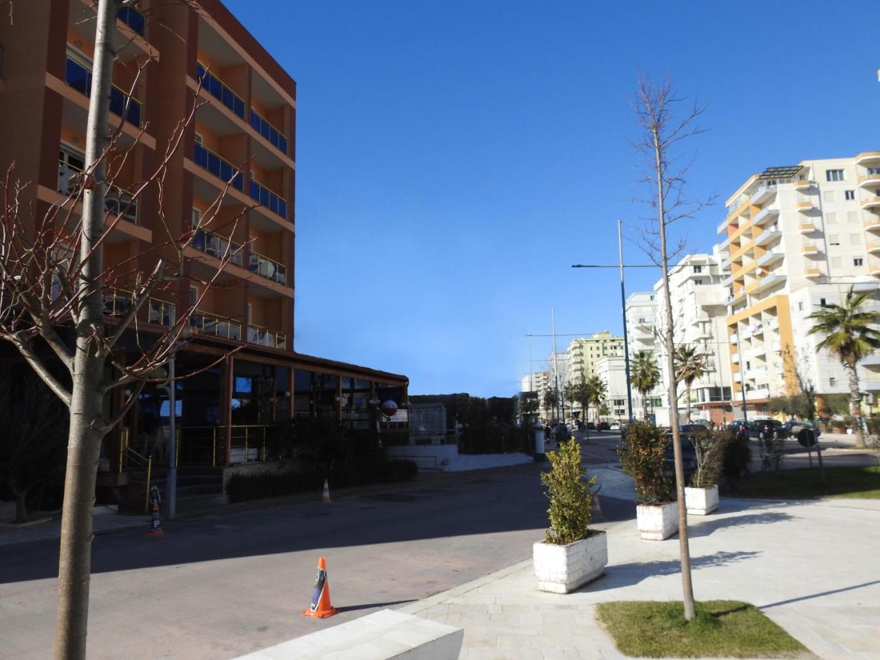Hotel 3 Vellezerit Durrës Eksteriør billede